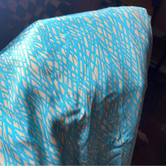 THREE PIECE VINTAGE SILK SET - Picture 7 of 12